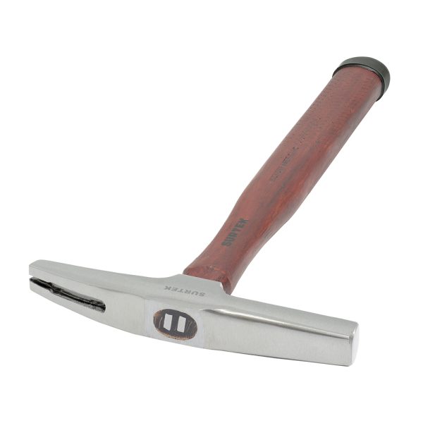 852124 - Martillo para tapicero con mango de madera13", 7 oz Surtek