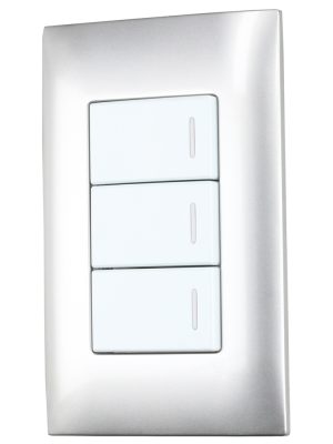 P423P - Placa 3 Interruptor 1/3, línea  Americana, color plata Surtek