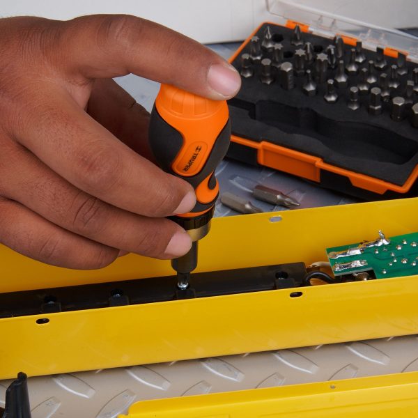 17845 - Desarmador tipo trompo con matraca y 36 puntas, Truper