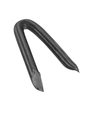 44512 - Caja con 10 kg de grapas 1-1/4' negras p/alambre de púas